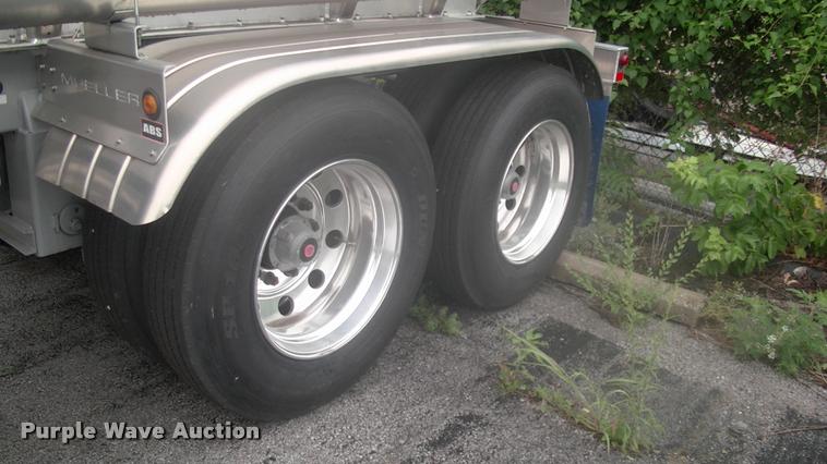 image for item DK9633 2015 Mueller 8400 tank trailer