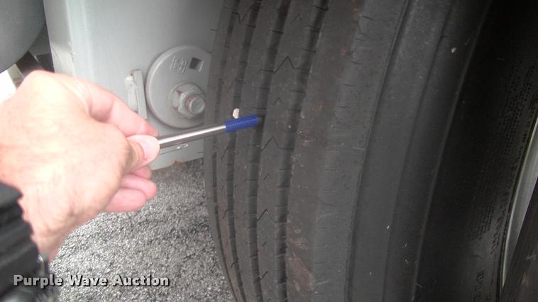 image for item DK9633 2015 Mueller 8400 tank trailer