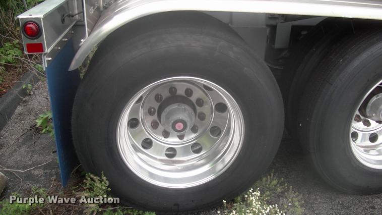 image for item DK9633 2015 Mueller 8400 tank trailer