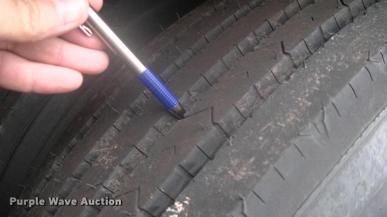 image for item DK9633 2015 Mueller 8400 tank trailer