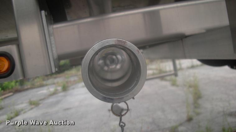 image for item DK9633 2015 Mueller 8400 tank trailer