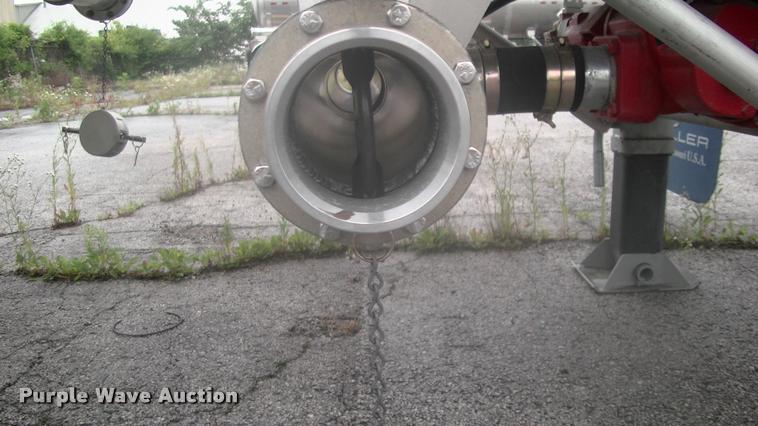 image for item DK9633 2015 Mueller 8400 tank trailer