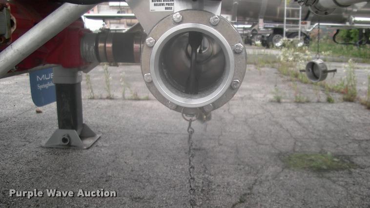 image for item DK9633 2015 Mueller 8400 tank trailer
