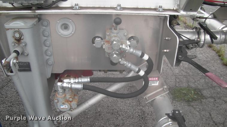 image for item DK9633 2015 Mueller 8400 tank trailer