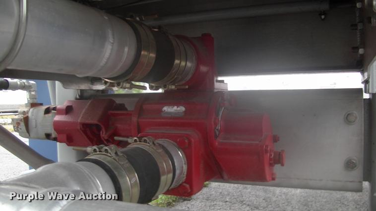 image for item DK9633 2015 Mueller 8400 tank trailer