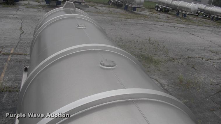 image for item DK9633 2015 Mueller 8400 tank trailer