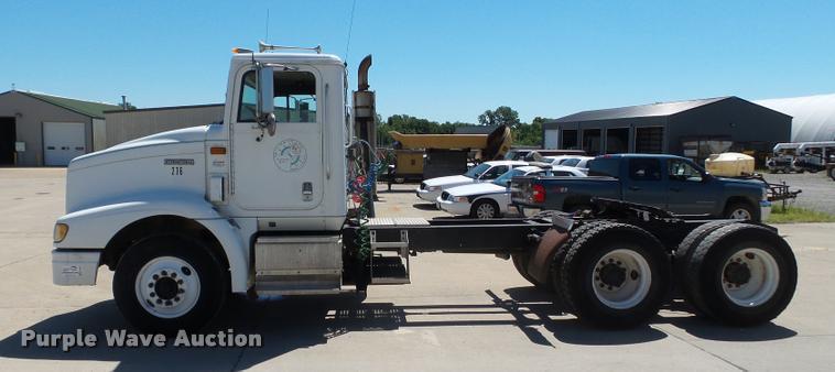 image for item K3266 1997 International 9200 semi truck