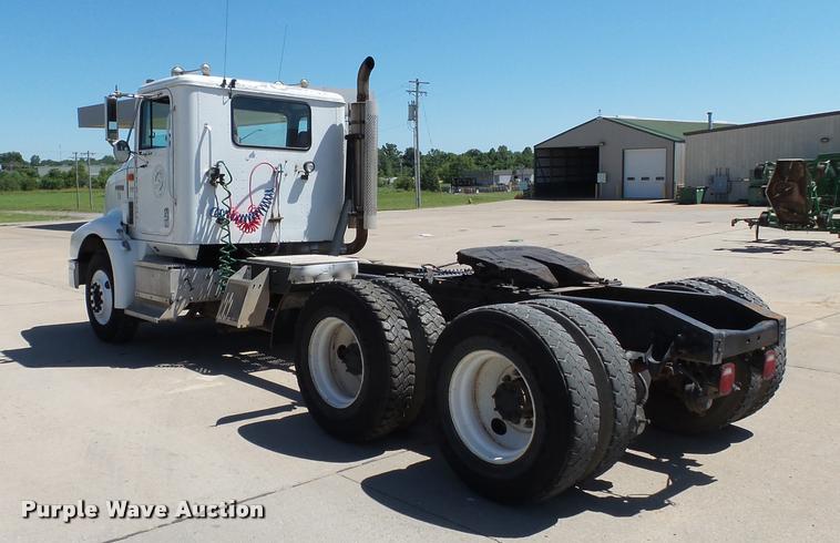 image for item K3266 1997 International 9200 semi truck