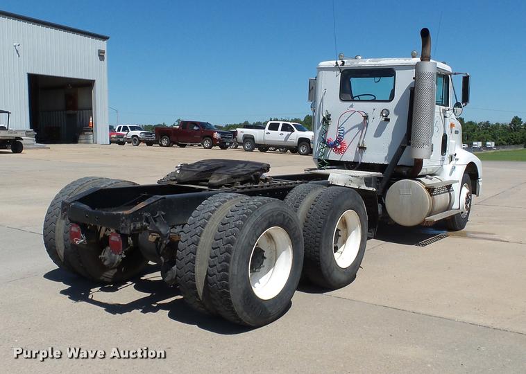 image for item K3266 1997 International 9200 semi truck