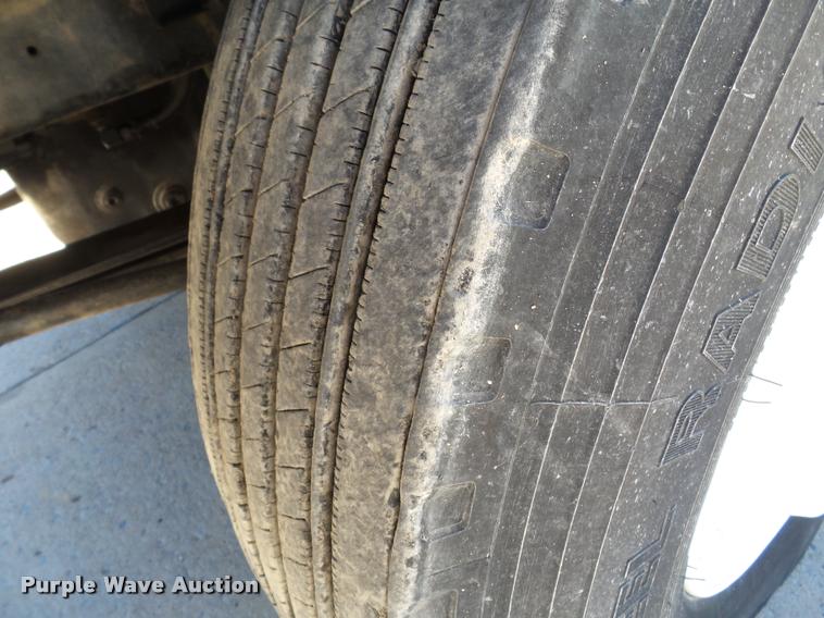 image for item K3266 1997 International 9200 semi truck