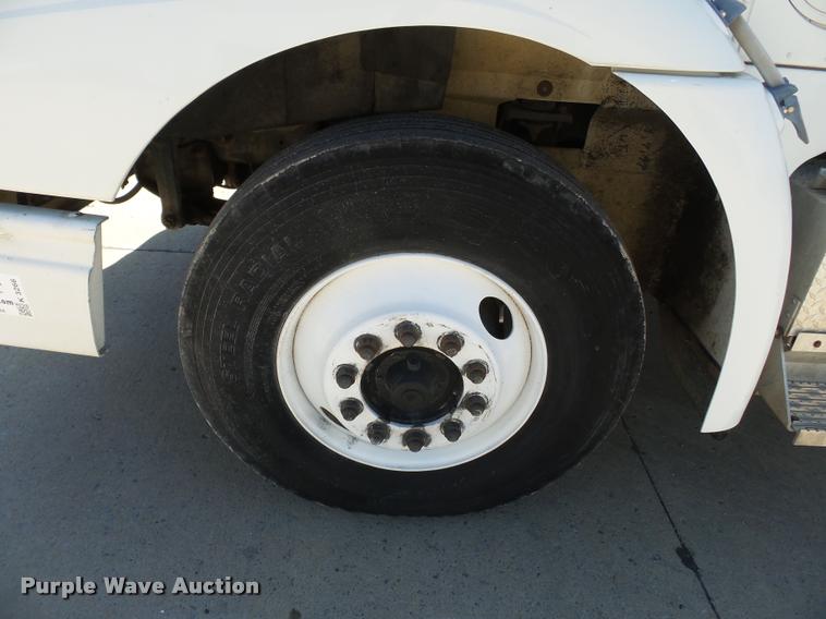 image for item K3266 1997 International 9200 semi truck