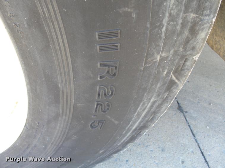 image for item K3266 1997 International 9200 semi truck