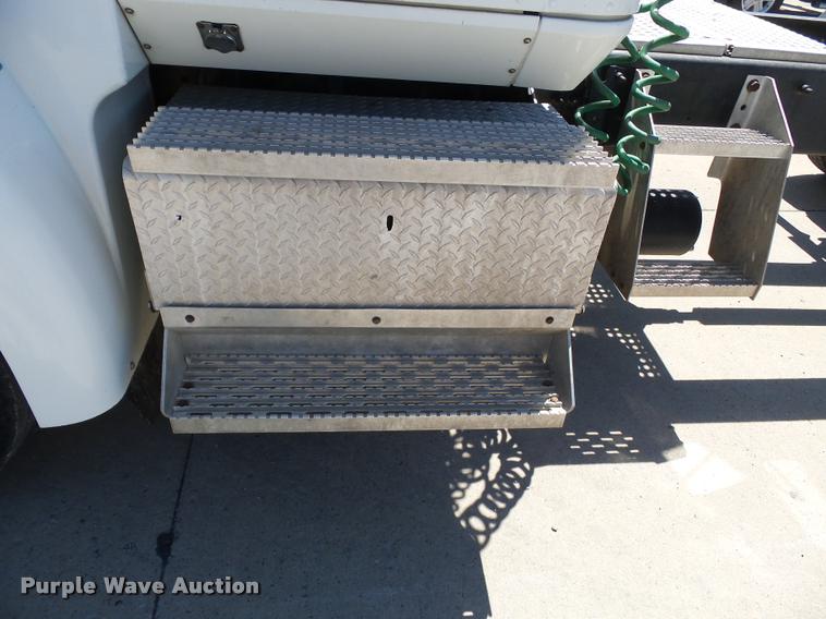 image for item K3266 1997 International 9200 semi truck