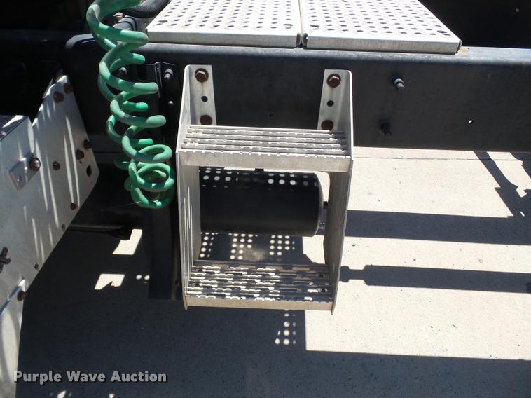 image for item K3266 1997 International 9200 semi truck