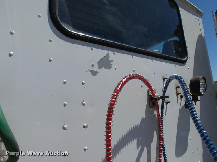 image for item K3266 1997 International 9200 semi truck