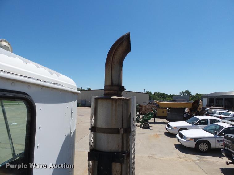 image for item K3266 1997 International 9200 semi truck