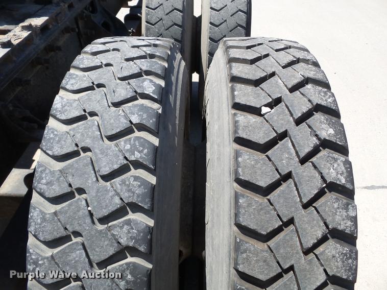 image for item K3266 1997 International 9200 semi truck