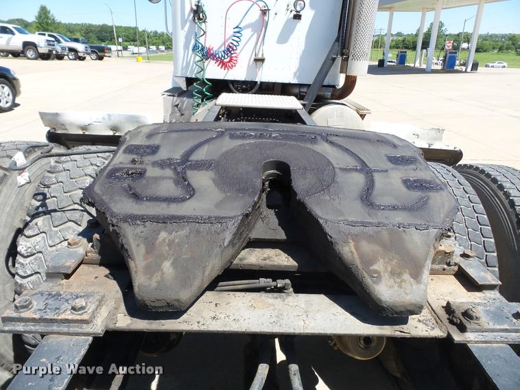 image for item K3266 1997 International 9200 semi truck