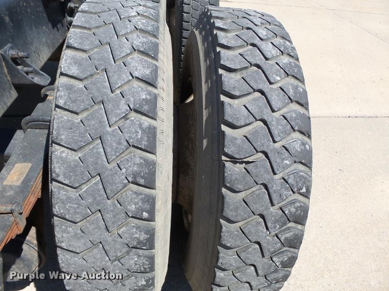 image for item K3266 1997 International 9200 semi truck