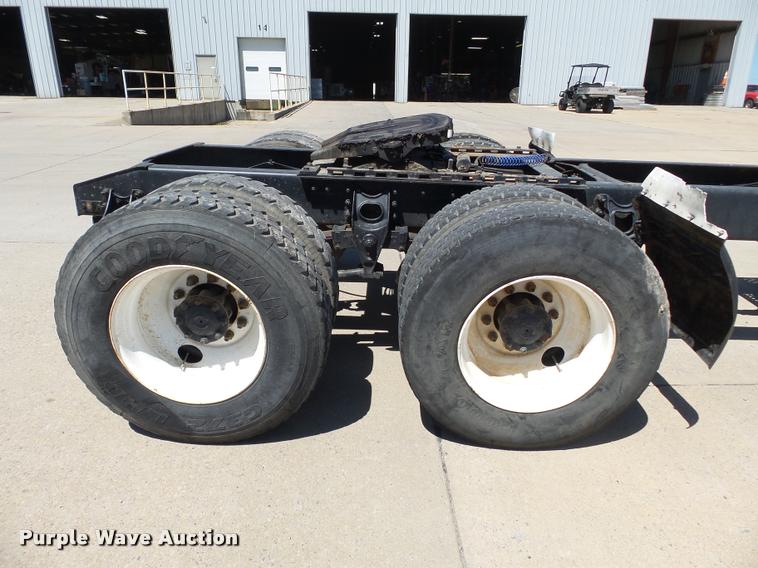 image for item K3266 1997 International 9200 semi truck