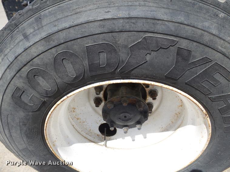 image for item K3266 1997 International 9200 semi truck