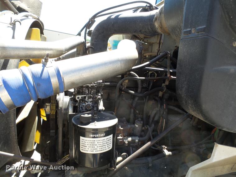 image for item K3266 1997 International 9200 semi truck