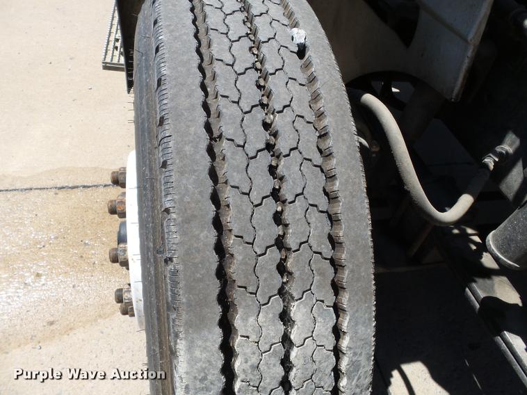 image for item K3266 1997 International 9200 semi truck