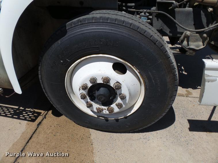 image for item K3266 1997 International 9200 semi truck