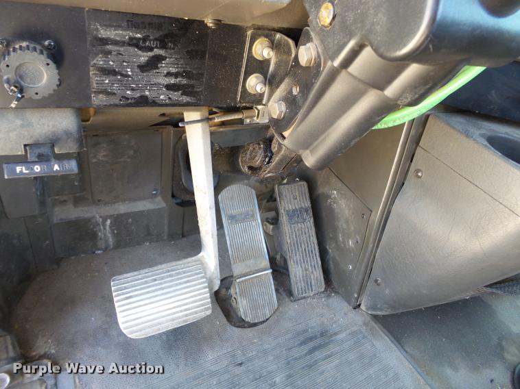 image for item K3266 1997 International 9200 semi truck