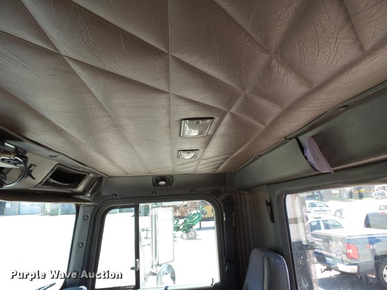 image for item K3266 1997 International 9200 semi truck