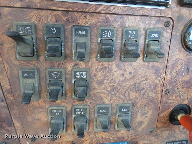 image for item K3266 1997 International 9200 semi truck