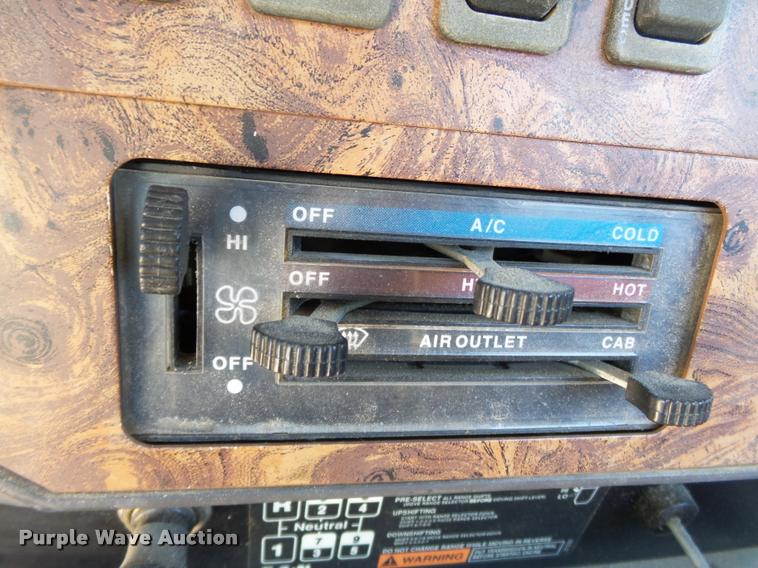 image for item K3266 1997 International 9200 semi truck