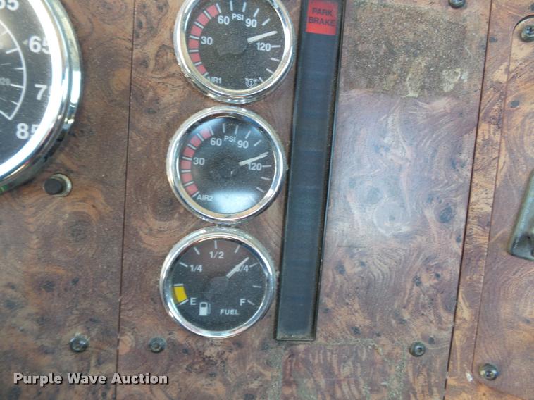 image for item K3266 1997 International 9200 semi truck