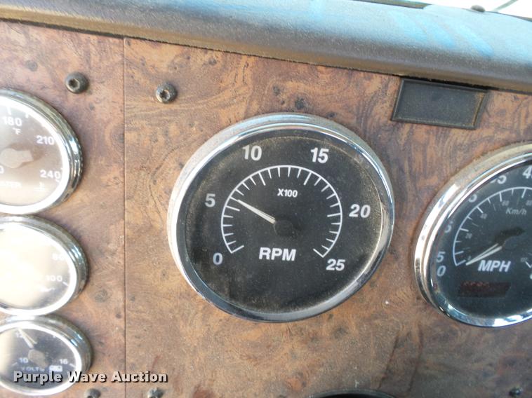 image for item K3266 1997 International 9200 semi truck