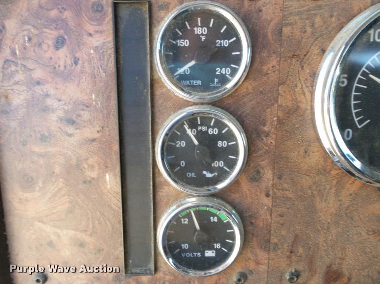 image for item K3266 1997 International 9200 semi truck