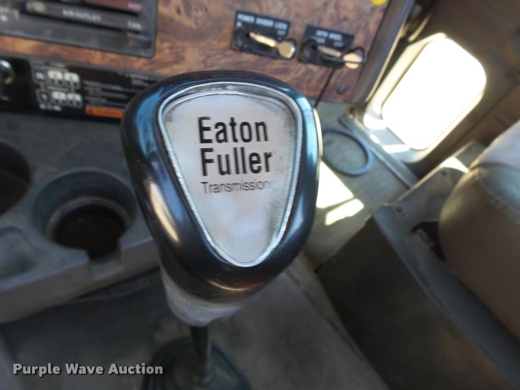 image for item K3266 1997 International 9200 semi truck