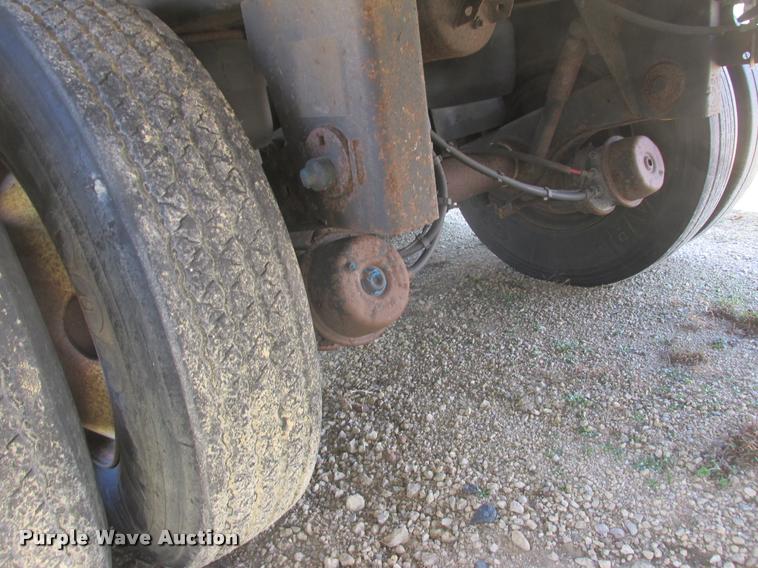 image for item K6153 2006 Utility dry van trailer