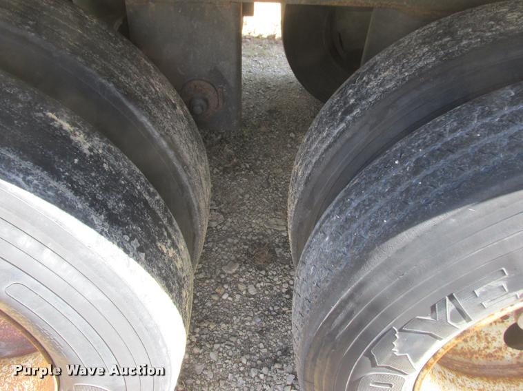 image for item K6153 2006 Utility dry van trailer