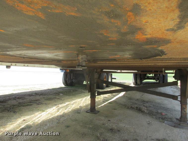 image for item K6153 2006 Utility dry van trailer