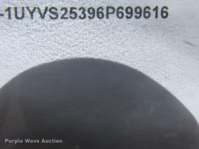 image for item K6153 2006 Utility dry van trailer