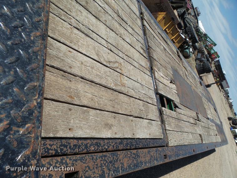 image for item L1532 2001 Trail King TK70HT-482 equipment trailer