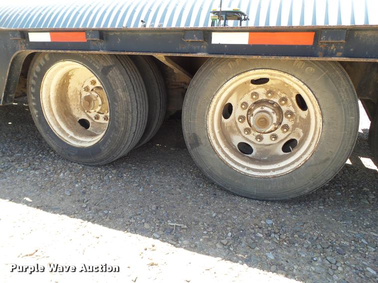 image for item L1532 2001 Trail King TK70HT-482 equipment trailer