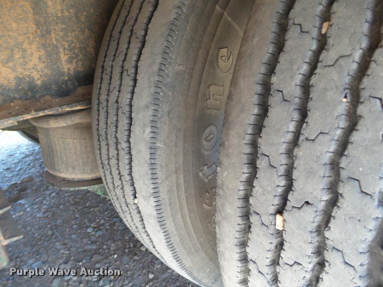 image for item L1532 2001 Trail King TK70HT-482 equipment trailer