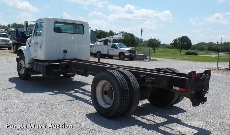 image for item CA9064 2002 International 4900 truck chassis