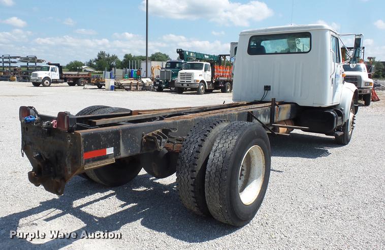 image for item CA9064 2002 International 4900 truck chassis