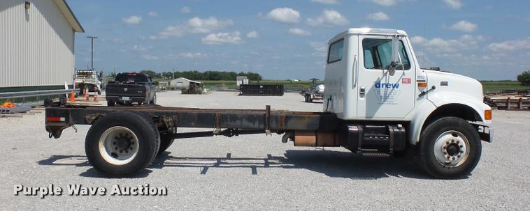 image for item CA9064 2002 International 4900 truck chassis