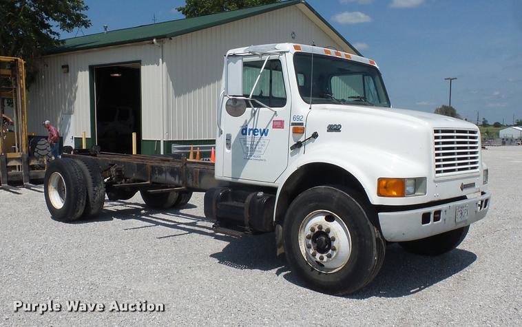 image for item CA9064 2002 International 4900 truck chassis