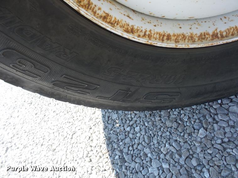 image for item CA9064 2002 International 4900 truck chassis