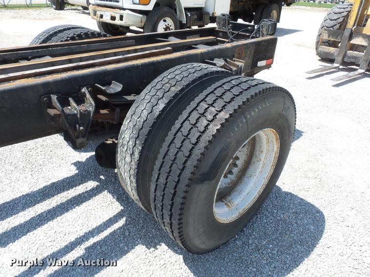 image for item CA9064 2002 International 4900 truck chassis