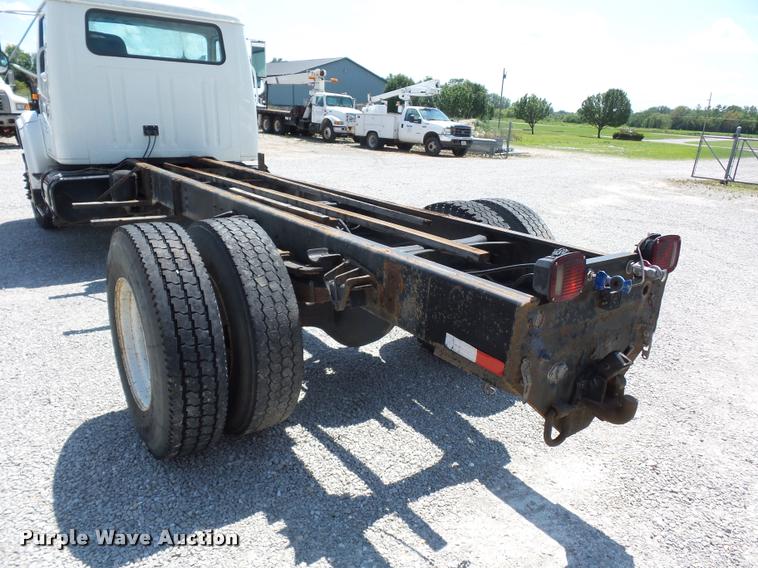 image for item CA9064 2002 International 4900 truck chassis